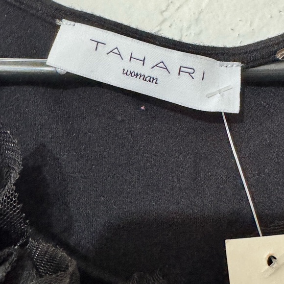 Tahari Plus Size Short Sleeve Black Ruffled Neckline Blouse Sz 3X - Picture 6 of 7